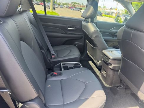 Used 2025 Toyota Grand Highlander FWD image 22