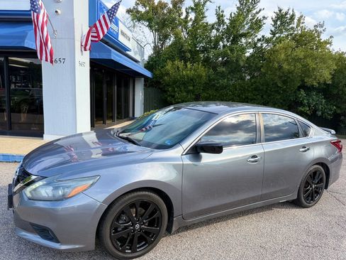 Used 2017 Nissan Altima 2.5 SR w/ Midnight Edition Package FWD image 9