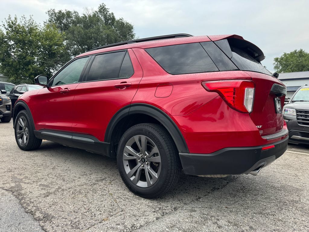 Used 2024 Ford Explorer XLT w/ Equipment Group 202A AWD/4WD image 7