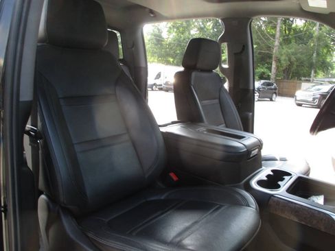 Used 2022 GMC Sierra 3500 Denali w/ Denali Ultimate Package AWD/4WD image 30