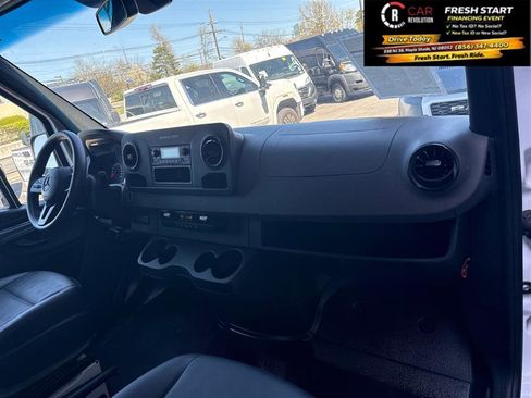 Used 2022 Mercedes-Benz Sprinter 2500 image 33