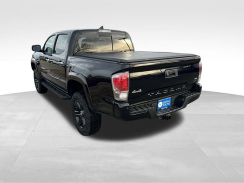 Used 2018 Toyota Tacoma Limited image 3