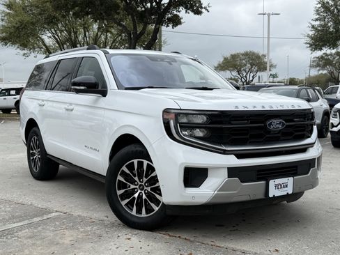 Used 2025 Ford Expedition Platinum image 2