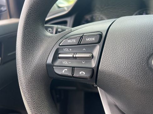Used 2019 Hyundai Elantra SE w/ Cargo Package FWD image 9