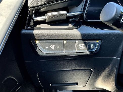 Used 2023 Kia Niro EX Touring image 15