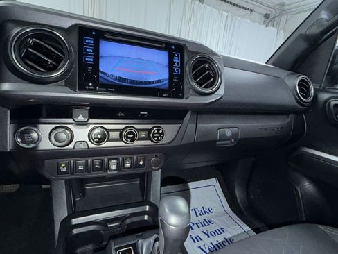 Used 2018 Toyota Tacoma TRD Off-Road w/ Technology Package AWD/4WD image 21