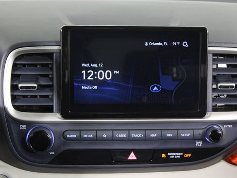 Certified 2024 Hyundai Venue Limited FWD image 9