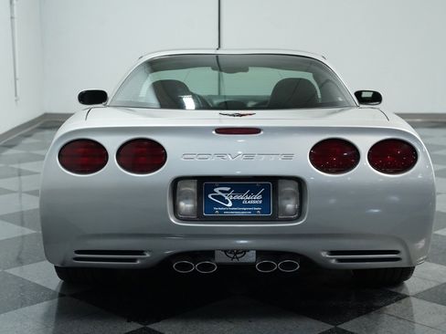 Used 2004 Chevrolet Corvette Coupe w/ Preferred Equipment Group image 9