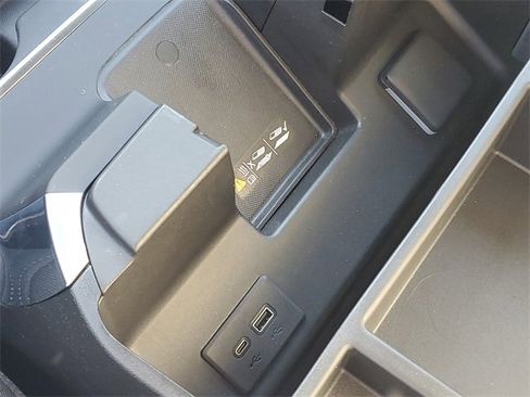 Used 2025 Chevrolet Silverado 2500 LT image 32