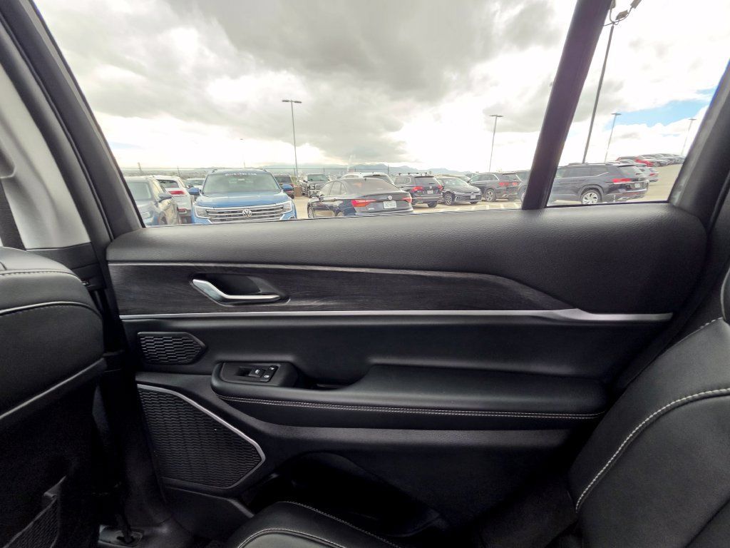 Used 2021 Jeep Grand Cherokee L Limited AWD/4WD image 18