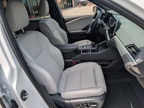 Used 2026 Lexus TX 550h AWD Plug-In Hybrid w/ Technology Package image 9