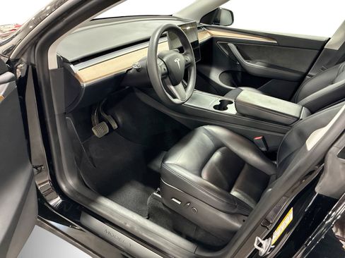 Certified 2023 Tesla Model Y Long Range AWD/4WD image 9