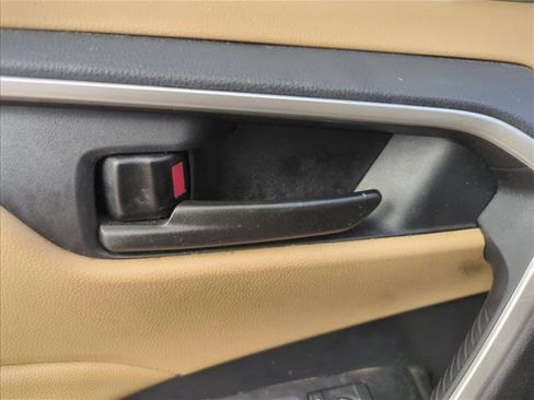 Used 2019 Toyota RAV4 LE image 21