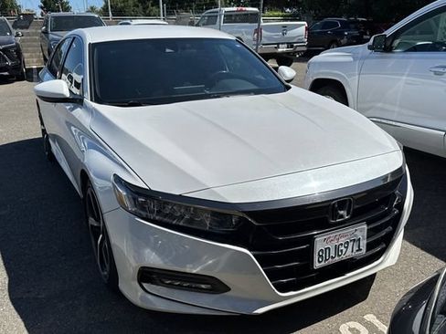 Used 2018 Honda Accord Sport image 2