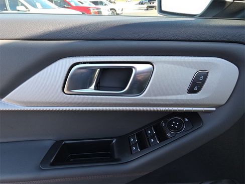 Used 2025 Ford Explorer Active w/ Active Comfort Package image 13