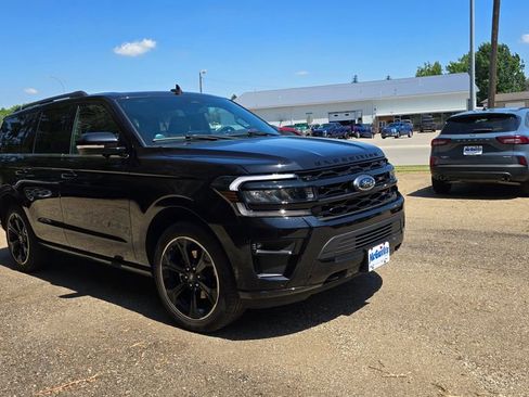 Used 2024 Ford Expedition Limited AWD/4WD image 4