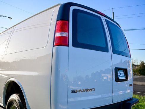 Used 2024 GMC Savana 2500 w/ Driver Convenience Package image 12