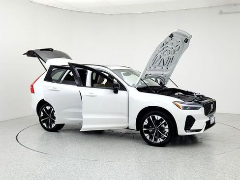 New 2026 Volvo XC60 B5 Plus w/ Climate Package image 10