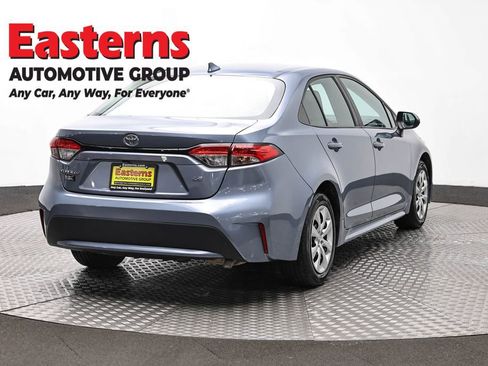 Used 2022 Toyota Corolla LE FWD image 5