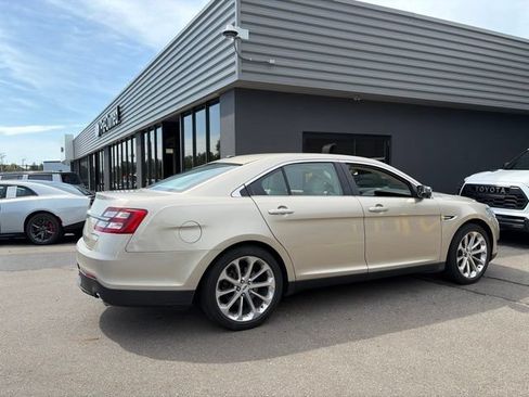 Used 2018 Ford Taurus Limited FWD image 3