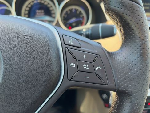 Used 2014 Mercedes-Benz E 350 4MATIC Sedan image 20