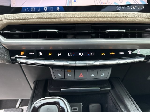 Used 2024 Cadillac XT4 Luxury w/ Cold Weather Package FWD image 27