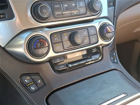 Used 2020 Chevrolet Suburban Premier image 17