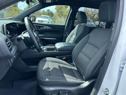 Certified 2025 Chevrolet Traverse LT image 14