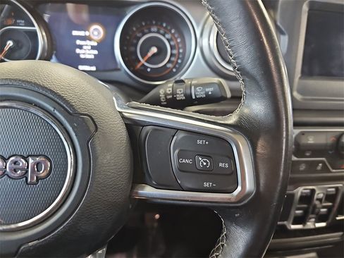 Used 2020 Jeep Wrangler Unlimited Sahara image 17