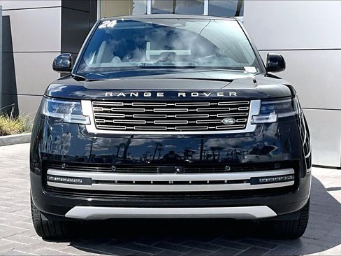 Used 2024 Land Rover Range Rover SE image 2