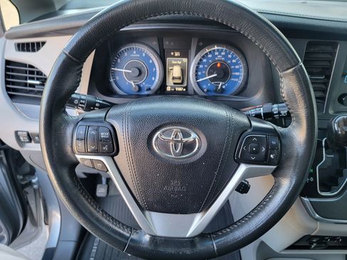 Used 2017 Toyota Sienna XLE w/ XLE Navigation Package image 18