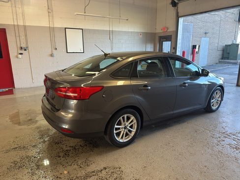 Used 2015 Ford Focus SE FWD image 6