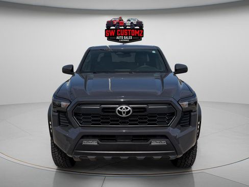 Used 2025 Toyota Tacoma TRD Off-Road AWD/4WD image 2