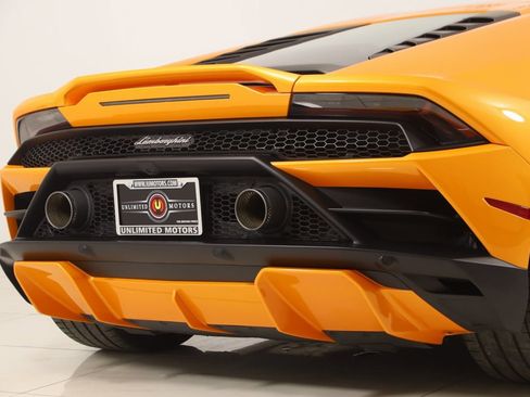 Used 2022 Lamborghini Huracan EVO image 70