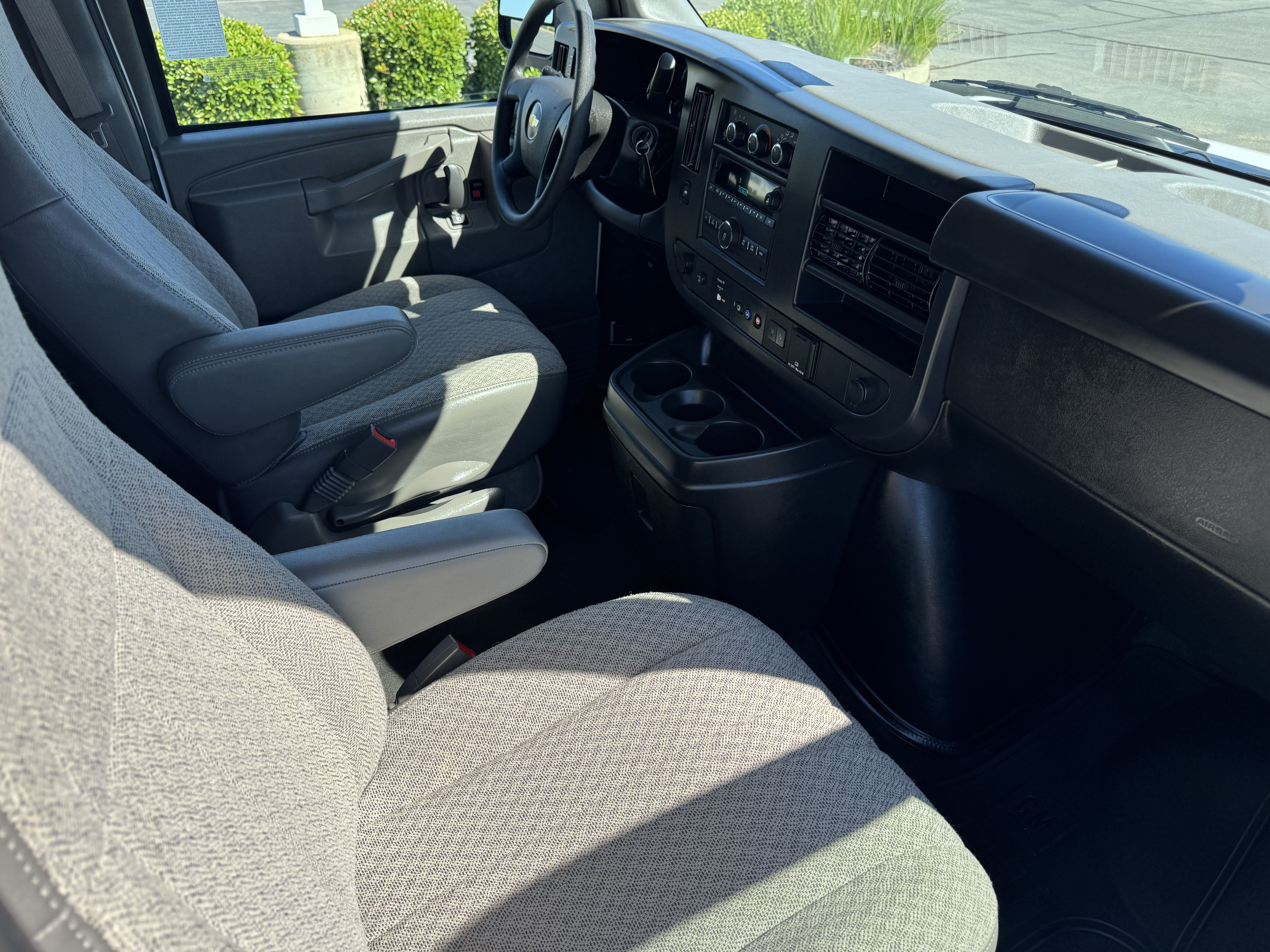 Certified 2025 Chevrolet Express 3500 LT w/ LT Preferred Equipment Group RWD image 19