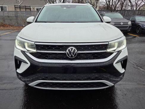 Used 2022 Volkswagen Taos SEL w/ Panoramic Sunroof Package image 2