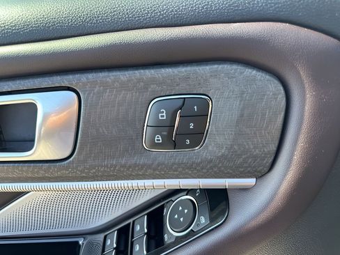 Used 2025 Ford Explorer Platinum image 11