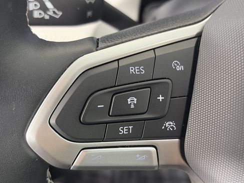 Used 2026 Volkswagen Taos SE w/ Panoramic Sunroof Package AWD/4WD image 35