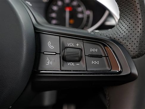 Used 2023 Alfa Romeo Stelvio Veloce image 37