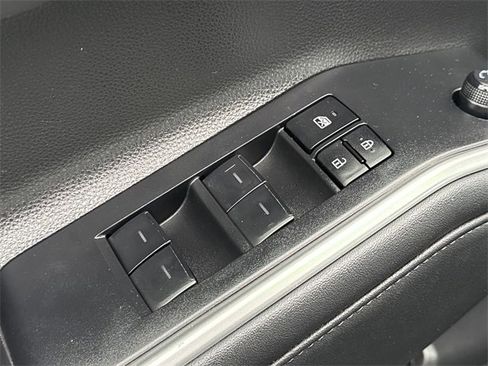 Used 2023 Toyota Highlander XLE image 29