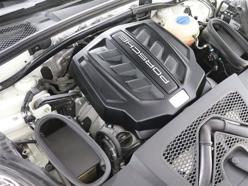 Used 2018 Porsche Macan S image 35