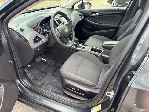Used 2018 Chevrolet Cruze LT w/ Convenience Package FWD image 14