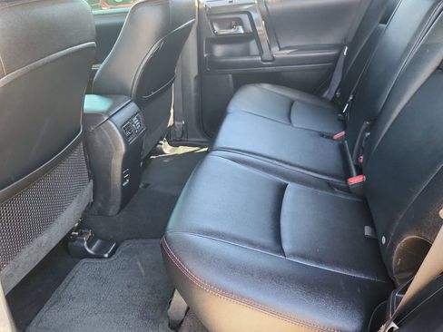 Used 2018 Toyota 4Runner TRD Off-Road Premium AWD/4WD image 10