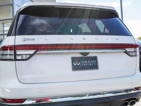 Used 2020 Lincoln Aviator Reserve w/ Equipment Group 201A AWD/4WD image 11