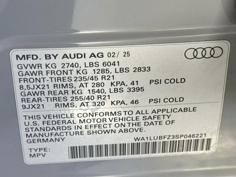 Used 2025 Audi Q4 e-tron Premium Plus w/ Premium Plus image 31
