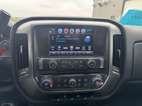 Used 2018 Chevrolet Silverado 1500 LT w/ LT Eassist Package AWD/4WD image 11
