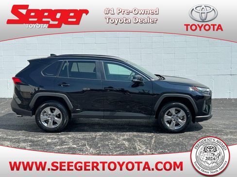 Used 2025 Toyota RAV4 XLE image 1