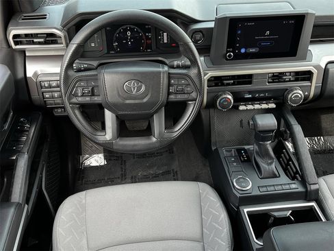 Used 2025 Toyota Tacoma SR5 image 10