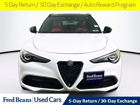 Used 2022 Alfa Romeo Stelvio Veloce image 2