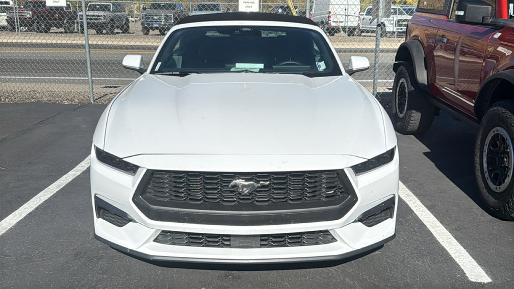 Used 2025 Ford Mustang Convertible RWD image 2